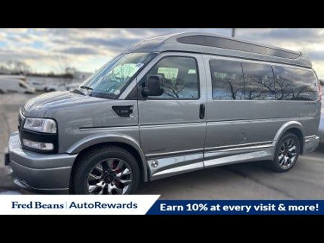 2025 GMC Savana Base