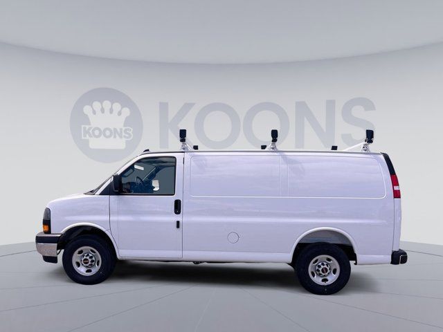 2025 GMC Savana Base