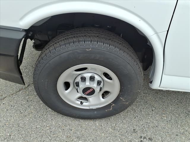 2025 GMC Savana Base