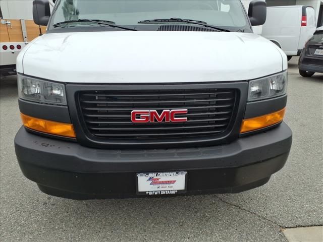 2025 GMC Savana Base