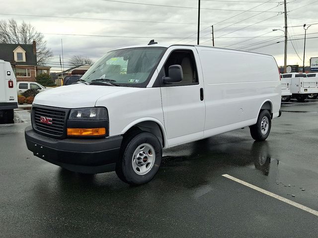 2025 GMC Savana Base