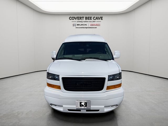 2025 GMC Savana Base