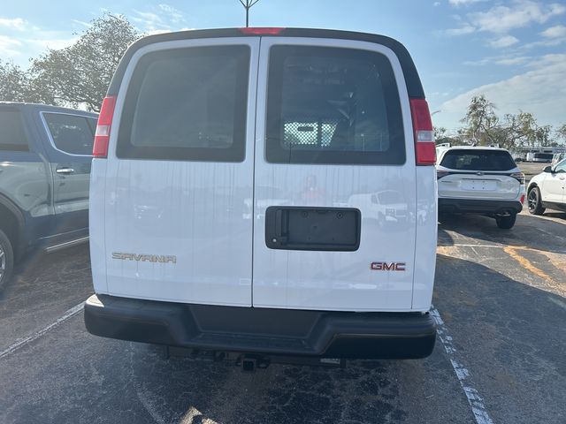 2025 GMC Savana Base