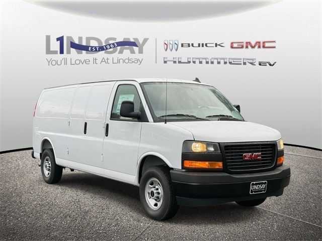 2025 GMC Savana Base