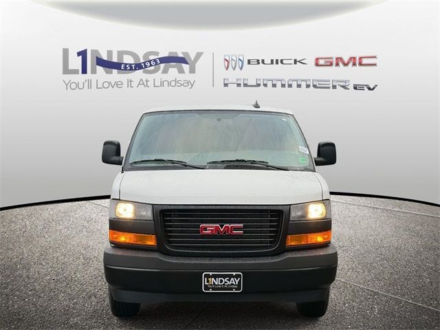 2025 GMC Savana Base