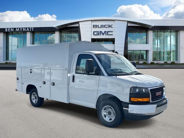 2025 GMC Savana Base
