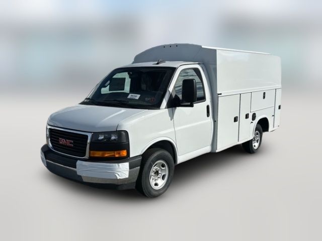 2025 GMC Savana Base