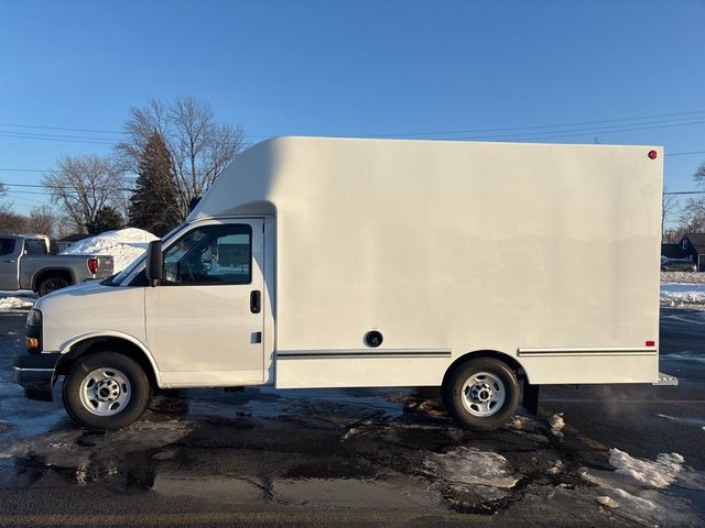 2025 GMC Savana Base
