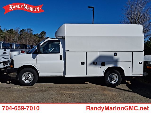 2025 GMC Savana Base