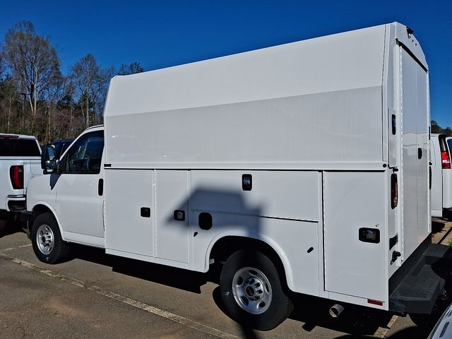 2025 GMC Savana Base