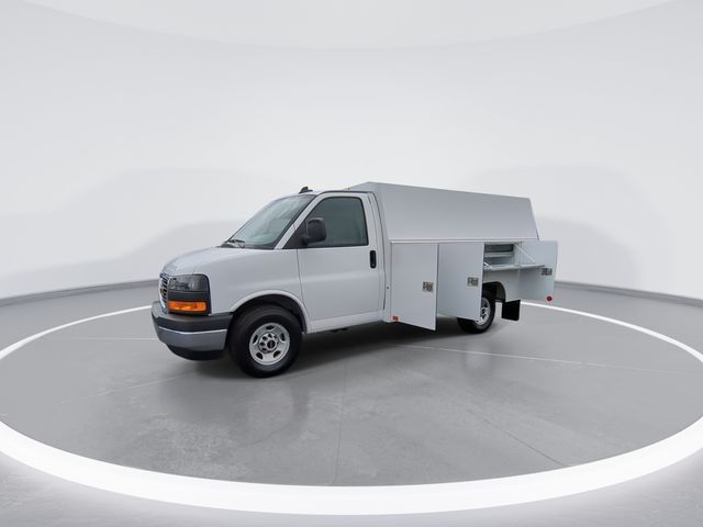 2025 GMC Savana Base