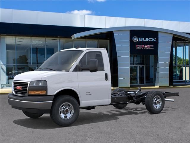 2025 GMC Savana Base