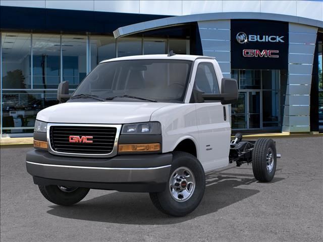 2025 GMC Savana Base