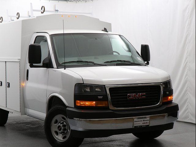 2025 GMC Savana Base