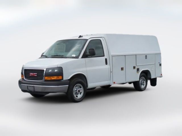 2025 GMC Savana Base