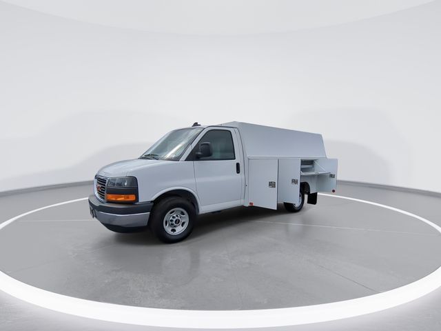 2025 GMC Savana Base