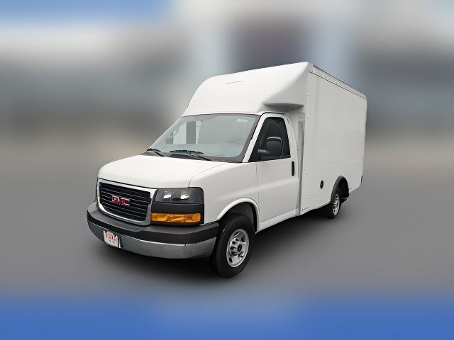 2025 GMC Savana Base