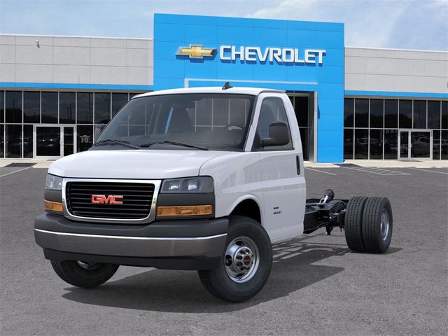 2025 GMC Savana Base