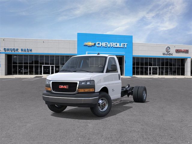 2025 GMC Savana Base