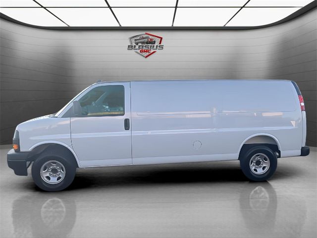 2025 GMC Savana Base