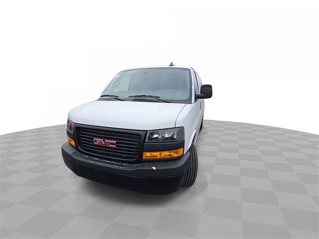 2025 GMC Savana Base