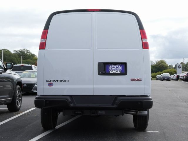 2025 GMC Savana Base