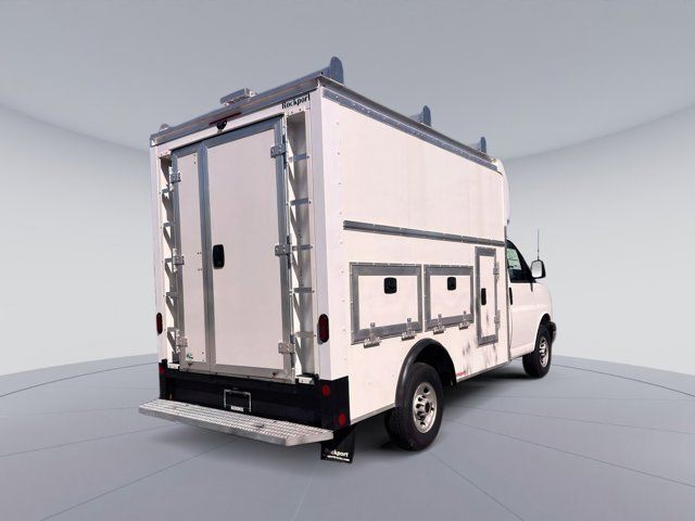 2025 GMC Savana Base