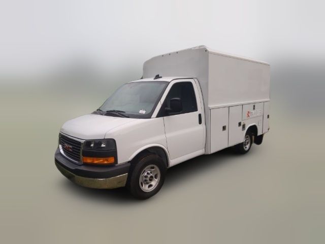 2025 GMC Savana Base