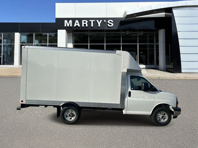 2025 GMC Savana Base