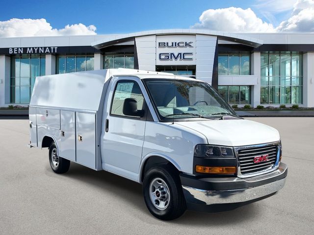 2025 GMC Savana Base