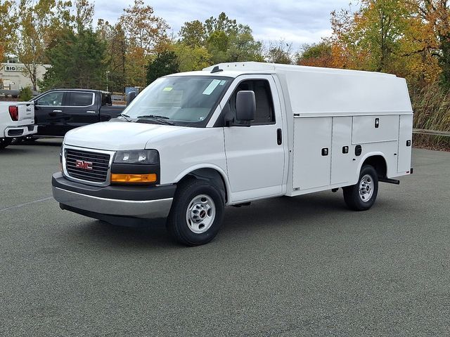 2025 GMC Savana Base
