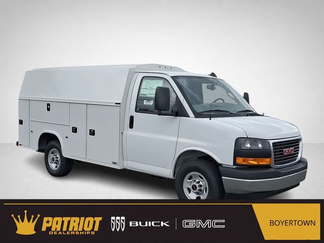 2025 GMC Savana Base