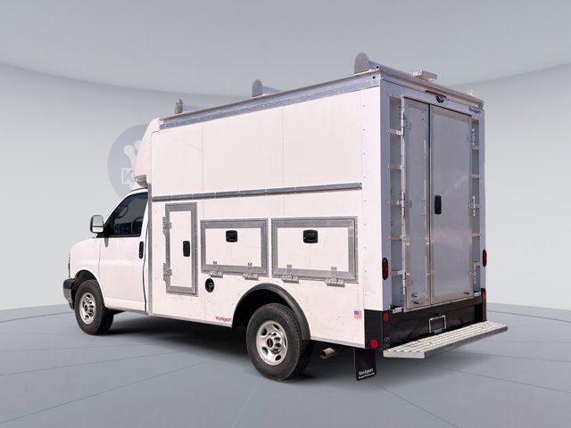 2025 GMC Savana Base