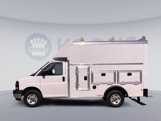 2025 GMC Savana Base