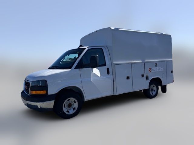 2025 GMC Savana Base