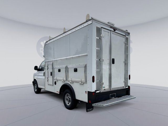 2025 GMC Savana Base