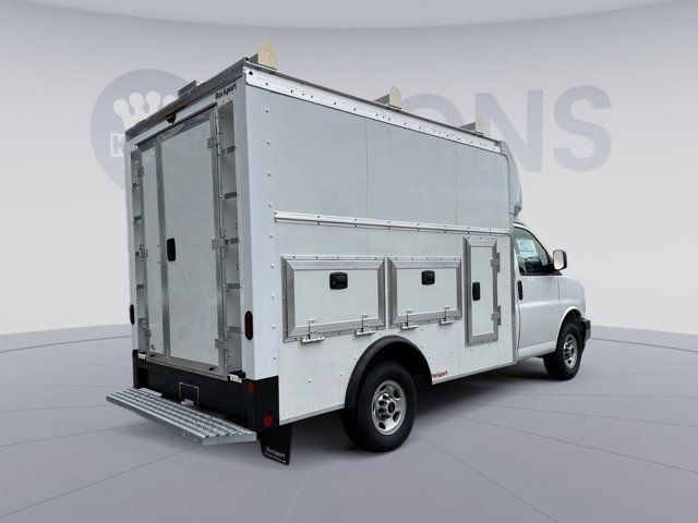 2025 GMC Savana Base