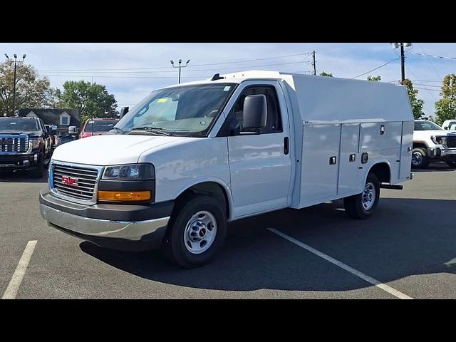 2025 GMC Savana Base