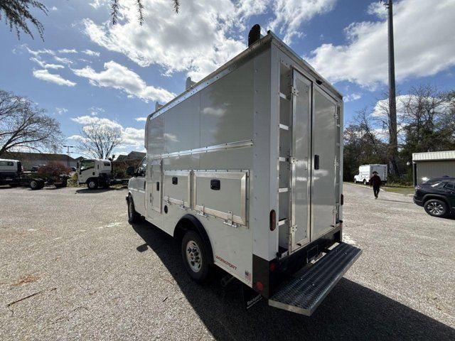 2025 GMC Savana Base