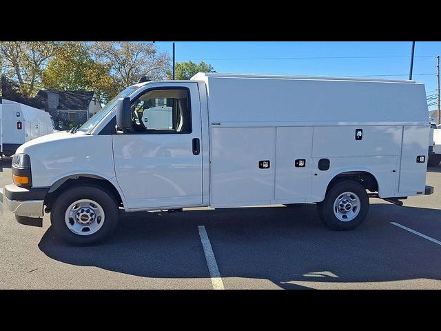 2025 GMC Savana Base