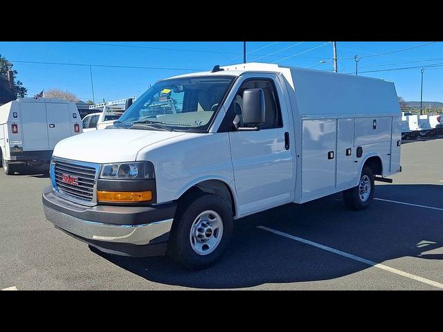 2025 GMC Savana Base