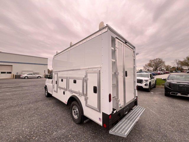2025 GMC Savana Base