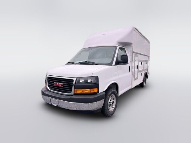 2025 GMC Savana Base