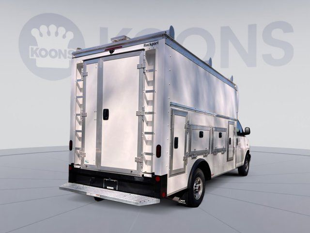 2025 GMC Savana Base