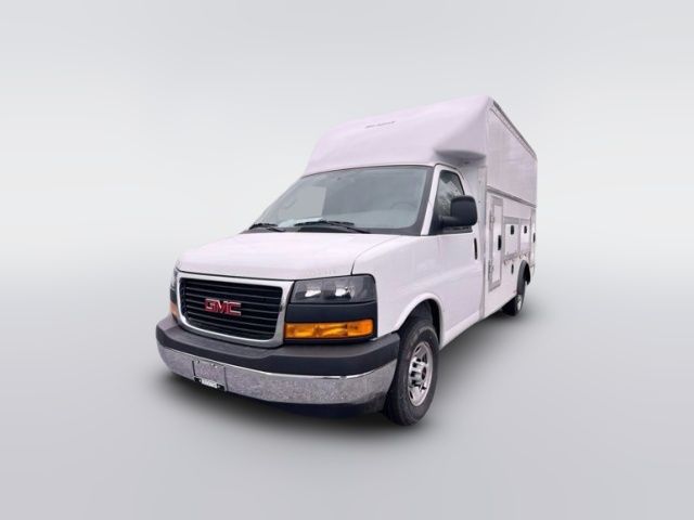 2025 GMC Savana Base