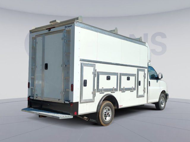 2025 GMC Savana Base