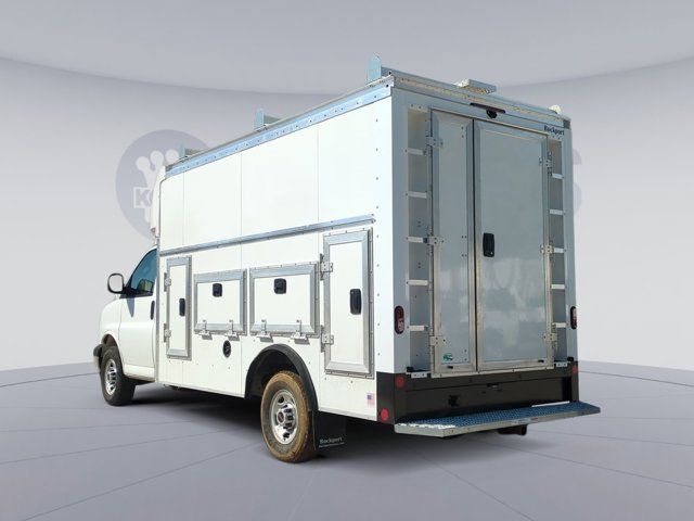 2025 GMC Savana Base