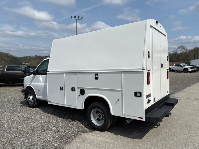 2025 GMC Savana Base