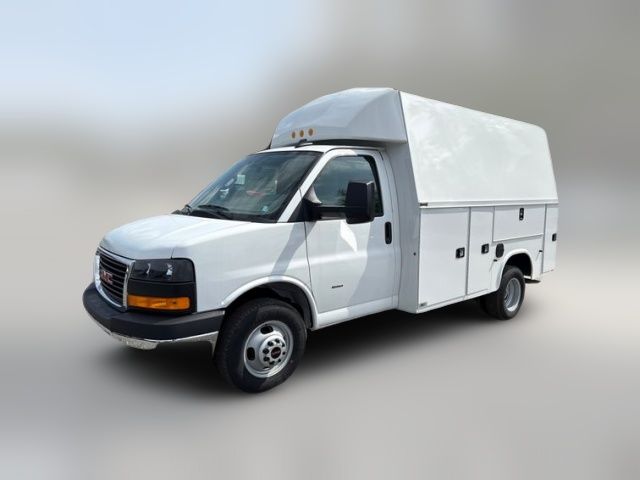 2025 GMC Savana Base