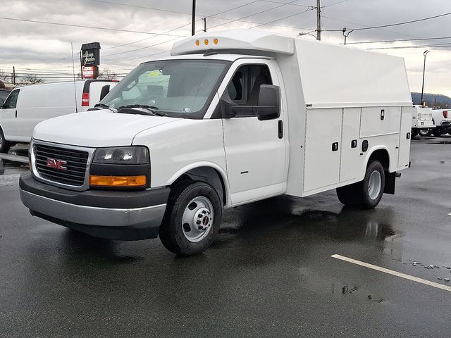 2025 GMC Savana Base